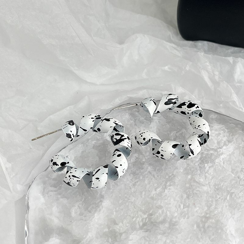 Black&White Hoop Earrings - Image 5